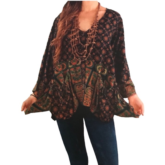 Sacred Threads Tops - NWT.  Sacred Threads Blouse Onesize.   219671.   RD/RD